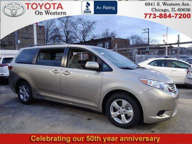 Toyota Sienna 2017 photo 1